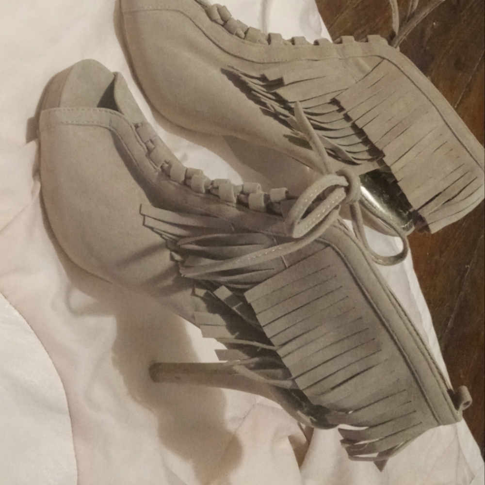Dots stiletto fringe heels size 10